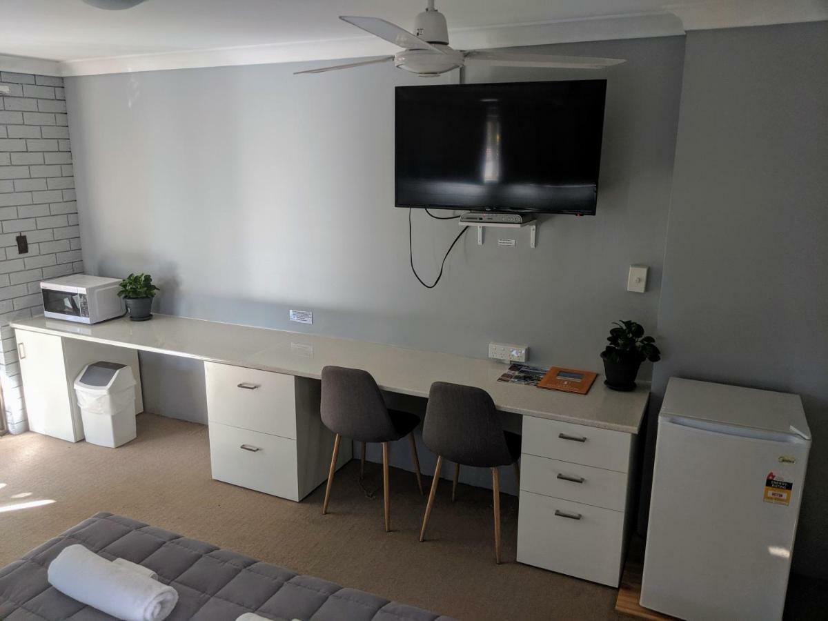 Motel Lights Tweed Heads